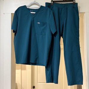 Men’s Gently Used Large Fig Scrub Set